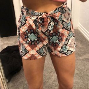 Pattern flow shorts